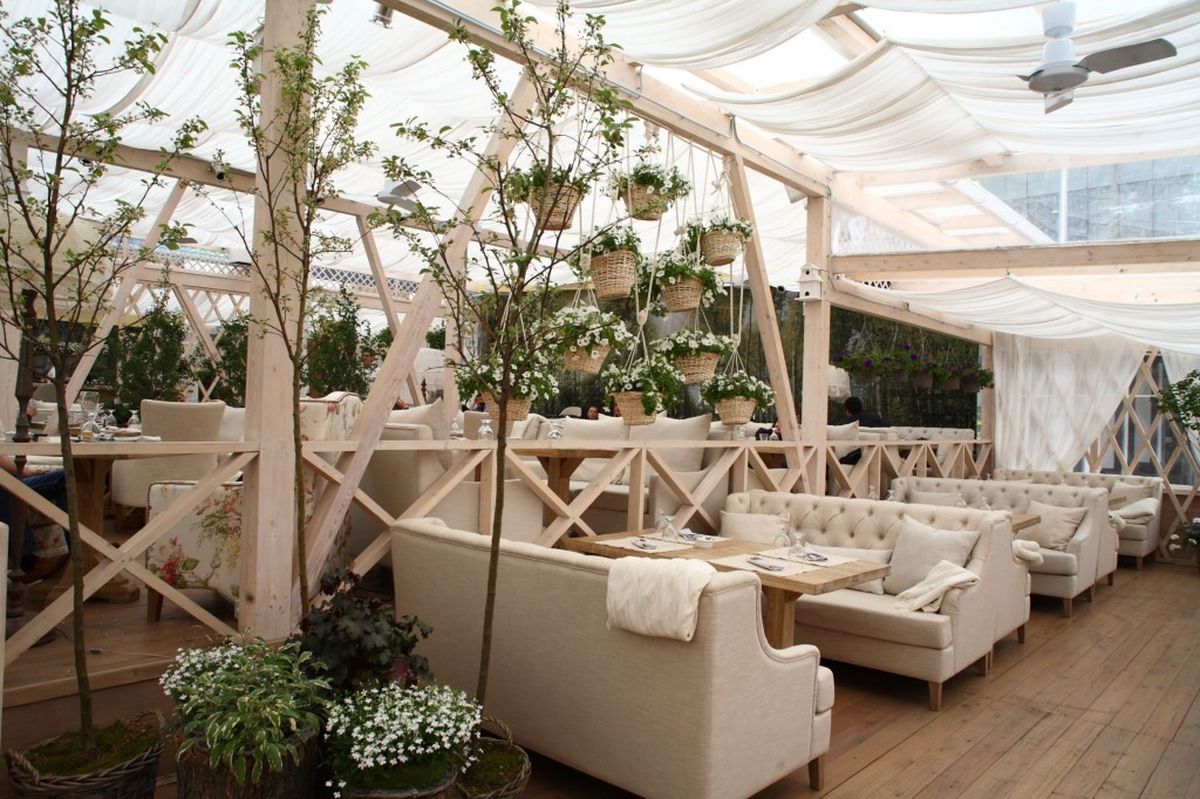 Летняя веранда ресторана День и Ночь