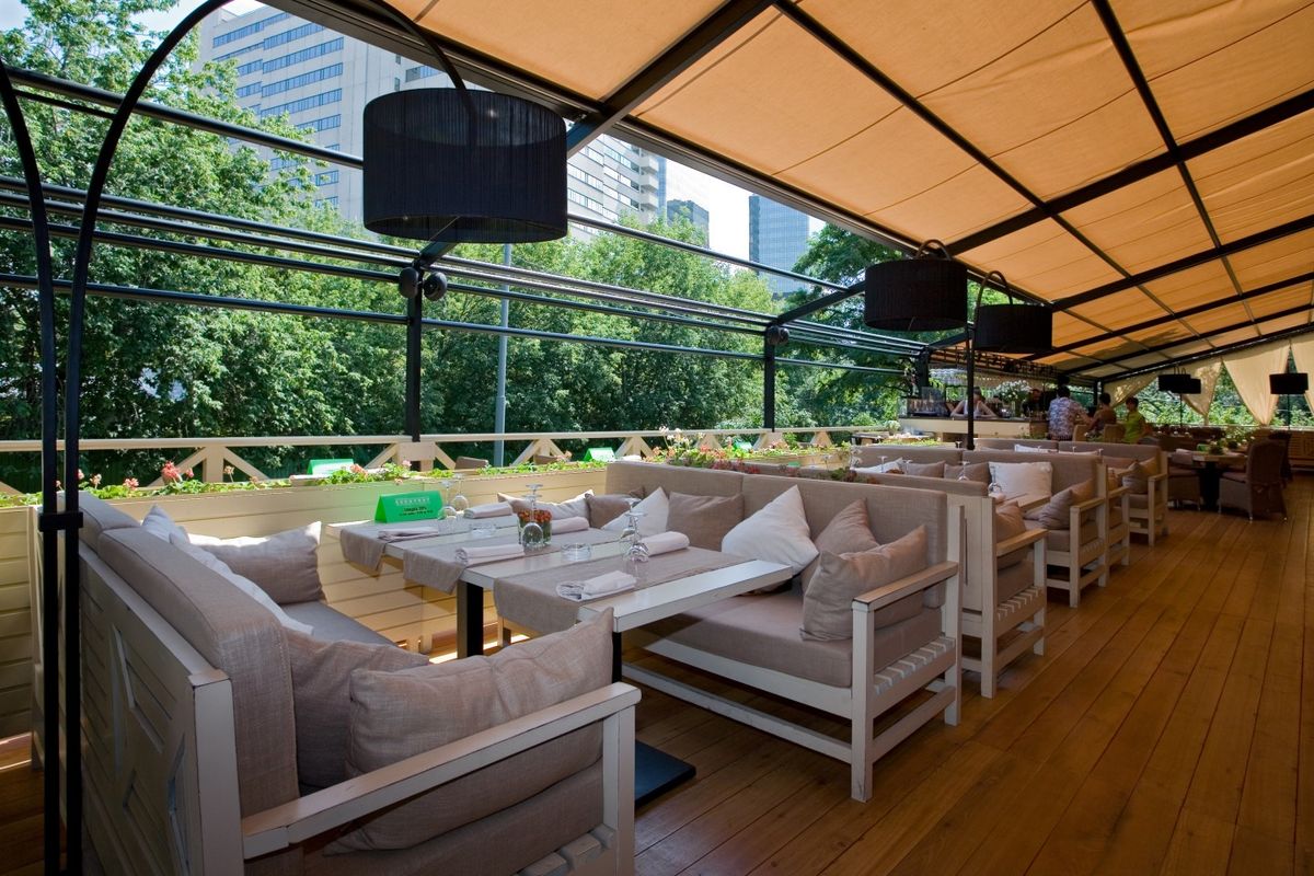 Летняя веранда ресторана Отдых